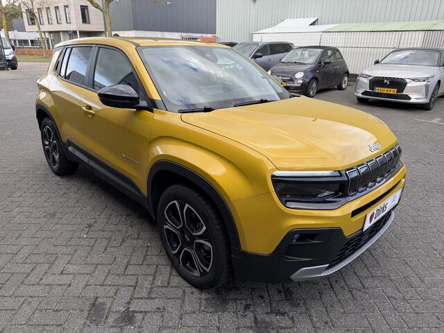 Jeep Avenger 1.2 e-Hybrid Summit (JBL - Keyless Entry - Elektrische Klep - Adaptieve Cruise Controle - Camera - Automatische Airco - Parkeersensoren V+A - LED)