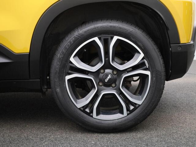 Jeep Avenger 54kWh Altitude | Airconditioning | Licht metalen velgen 18 inch | Cruise control Adaptive | Navigatie | Half lederen bekleding zwart | LED koplampen | Park Distance Control voor en achter | Achteruitrijcamera |