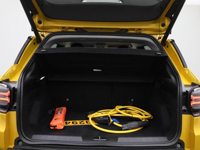 Jeep Avenger 54kWh Altitude | Airconditioning | Licht metalen velgen 18 inch | Cruise control Adaptive | Navigatie | Half lederen bekleding zwart | LED koplampen | Park Distance Control voor en achter | Achteruitrijcamera |