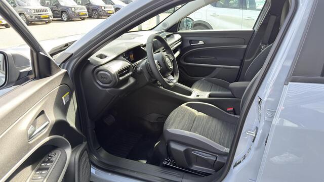 Jeep Avenger 1.2 e-Hybrid Longitude | Infotainment pack | Winter pack