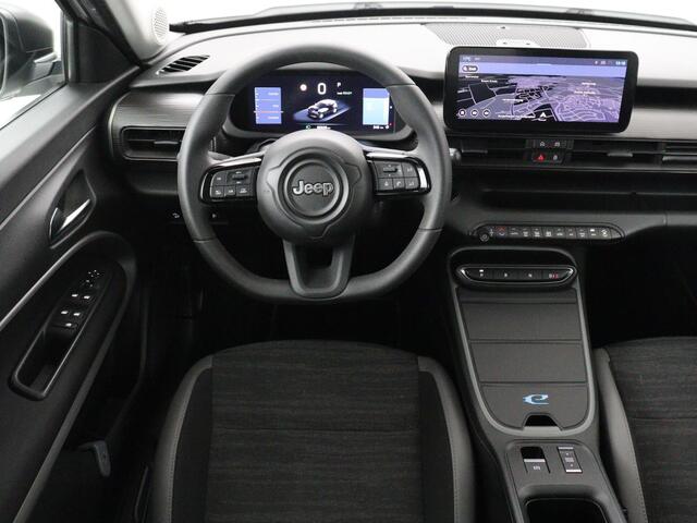 Jeep Avenger Longitude 54 kWh | SOH 93% | Warmtepomp | Carplay | Navigatie | Parkeerhulp | Full LED | Climate control | Cruise control