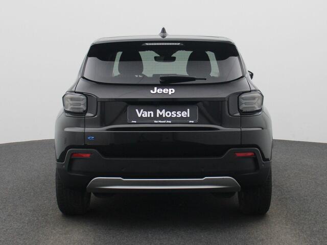 Jeep Avenger 54kWh 1st Edition | Elektr. bed. achterklep | Climate Control / ECC | Licht metalen velgen 18 inch | Cruise control Adaptive | Navigatie | Half lederen bekleding | Stoelverwarming | LED koplampen | Park Distance Control voor en achter | Achteruitrijcamera