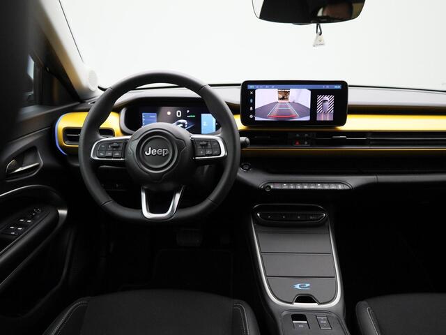 Jeep Avenger Longitude 54 kWh 155Pk | Navigatie | Apple & Android Carplay | Parkeersensoren Voor & Achter | Achteruitrijcamera | Stoelverwarming | Privacy Glass | Climate Control | Adaptieve Cruise Control |