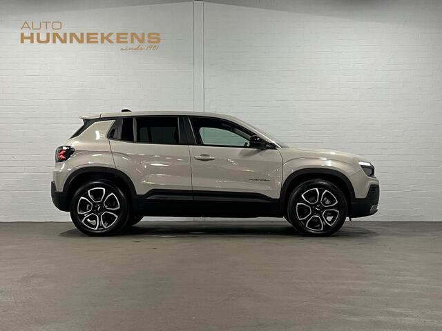 Jeep Avenger Summit 54 kWh *2.496 km* Adaptive cruise control | Camera | Carplay | Airco | Dodehoek detectie | 18" lichtmetalen wielen |