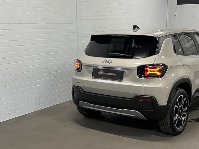 Jeep Avenger Summit 54 kWh *2.496 km* Adaptive cruise control | Camera | Carplay | Airco | Dodehoek detectie | 18" lichtmetalen wielen |