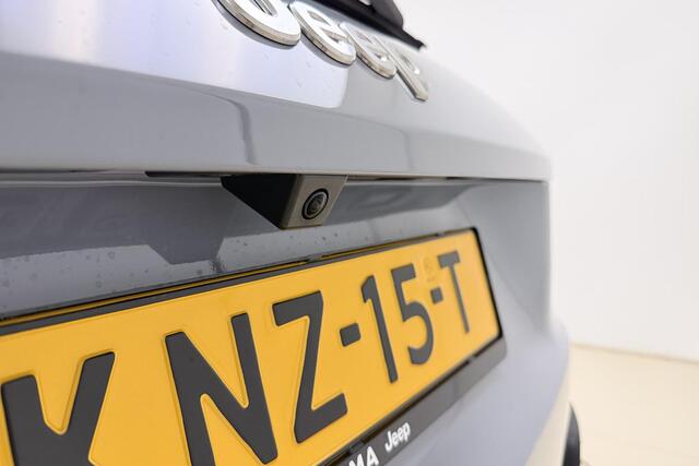 Jeep Avenger 1.2 e-Hybrid Summit | VAN ¤40.250,- VOOR ¤35.950,-! | Navigatie | Voorruitverwarming | 18'' lichtmetalen velgen | JBL | Elektrische kofferklep | Adaptieve cruise control