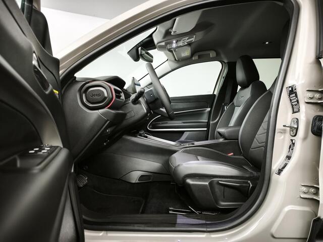 Jeep Avenger Summit 54 kWh | Camera | SoH 97,8% | Adaptieve cruise | AppleCarplay AndroidAuto Navigatie | LED |