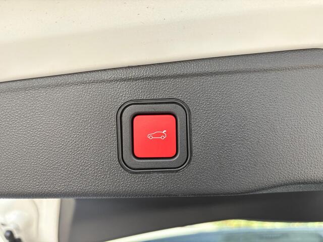 Jeep Avenger Altitude 1.2 Turbo 100pk | TWO-TONE | JBL HIFI | ELEKTR. ACHTERKLEP | STOELVERW. | ADAPTIVE CRUISE | CAMERA | NAVI | 17" LM | CLIMA | DAB+
