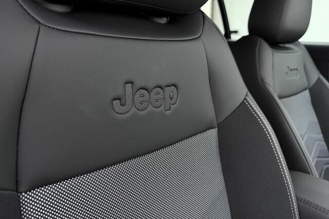 Jeep Avenger Summit 54 kWh | Camera | Apple carplay/Android auto | Voorruitverwarming | Climate control