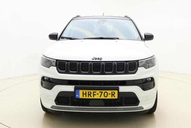 Jeep COMPASS 4xe 240 Plug-in Hybrid Electric S Automaat | Navigatie | Lederen bekleding | Camera | Keyless | Zwart dak | Dakrails | Lichtmetalen velgen black | Climate control