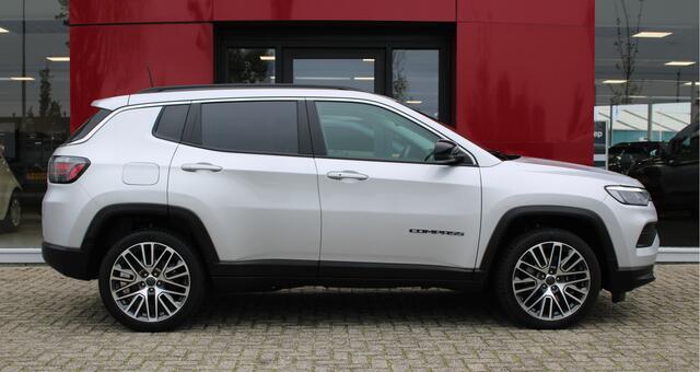 Jeep COMPASS 4xe 190 Plug-in Hybrid Electric Limited | Panoramadak | LED | Stoel/stuur verwarming Trekhaak | Rijdende auto niet altijd aanwezig
