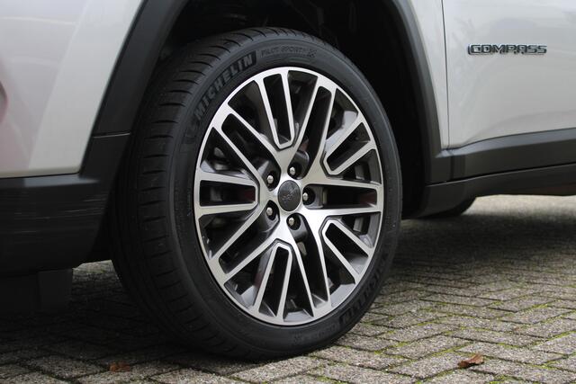 Jeep COMPASS 4xe 190 Plug-in Hybrid Electric Limited | Panoramadak | LED | Stoel/stuur verwarming Trekhaak | Rijdende auto niet altijd aanwezig