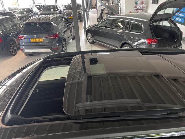 Jeep COMPASS 4xe 240 Plug-in Hybrid Electric S Navigatie / Leer / Camera /Panoramadak / Stuur/stoel verwarming