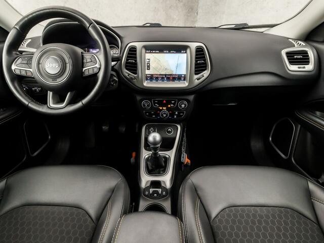 Jeep COMPASS 1.4 MultiAir Longitude Black Sport 141Pk (APPLE CARPLAY, GROOT NAVI, CLIMATE, CAMERA, LEDER, SPORTSTOELEN, LANE ASSIST, PARKEERSENSOREN, CRUISE, NIEUWSTAAT)