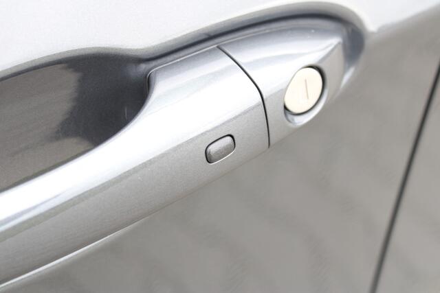 Jeep COMPASS 4xe 190 Plug-in Hybrid Electric Limited | Incl. 12 maanden garantie | Adaptieve cruise control | Climate control | Apple carplay/Android auto | Trekhaak | Parkeercamera |