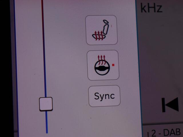 Jeep COMPASS 4xe 240 Plug-in Hybrid Electric S | Stoelverwarming | Adaptive cruise | Carplay | Camera | Half leder | Stuurverwarming | Navigatie | Keyless | Full LED | Digital Cockpit | PHEV | Plug In