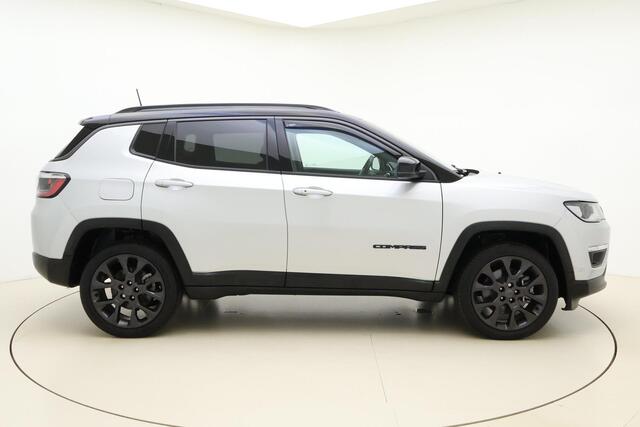 Jeep COMPASS 4xe 240 Plug-in Hybrid Electric Trailhawk Automaat | Lederen bekleding | Navigatie | Stoel & Stuurverwarming | Zwart dak | Camera | Afneembare trekhaak