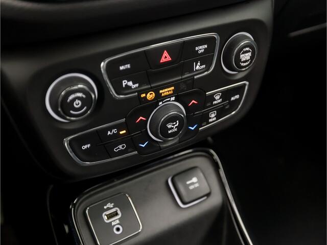 Jeep COMPASS 1.4 MultiAir Night Eagle 141Pk (APPLE CARPLAY, NAVIGATIE, CAMERA, TREKHAAK, LEDER, SPORTSTOELEN, PARKEERSENSOREN, KEYLESS, NIEUWE APK, NIEUWSTAAT)