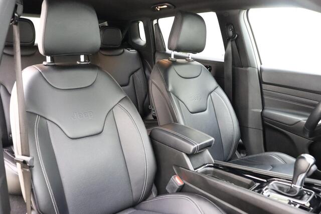 Jeep COMPASS 4xe 240 Plug-in Hybrid Electric S Automaat | Navigatie | Lederen bekleding | Camera | Keyless | Zwart dak | Dakrails | Lichtmetalen velgen black | Climate control