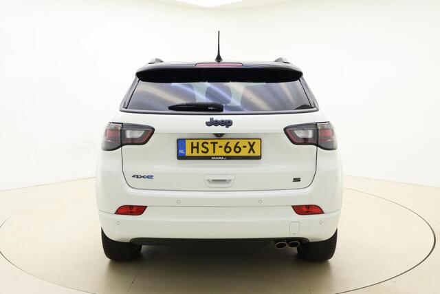 Jeep COMPASS 4xe 240 Plug-in Hybrid Electric S Automaat | Navigatie | Lederen bekleding | Camera | Keyless | Zwart dak | Dakrails | Lichtmetalen velgen black | Climate control