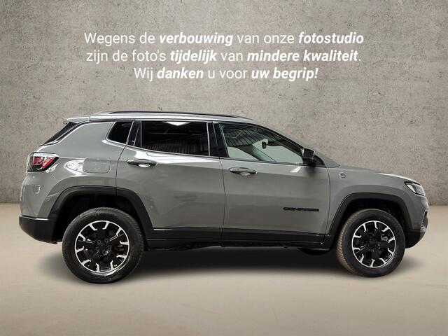 Jeep COMPASS 4xe 240 Plug-in Hybrid Electric Trailhawk 240Pk Automaat (PANORAMADAK, NARDO GREY, VIRTUAL COCKPIT, APPLE CARPLAY, CAMERA, LEDER, ADAPTIVE CRUISE, GETINT GLAS, NIEUWSTAAT)