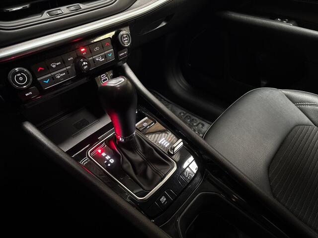 Jeep COMPASS 4xe 190 Plug-in Hybrid Electric Limited Sport 190Pk Automaat (VIRTUAL COCKPIT, APPLE CARPLAY, GROOT NAVI, STUUR/STOELVERWARMING, CAMERA, KEYLESS, GETINT GLAS, TREKHAAK, ADAPTIVE CRUISE, NIEUWSTAAT)