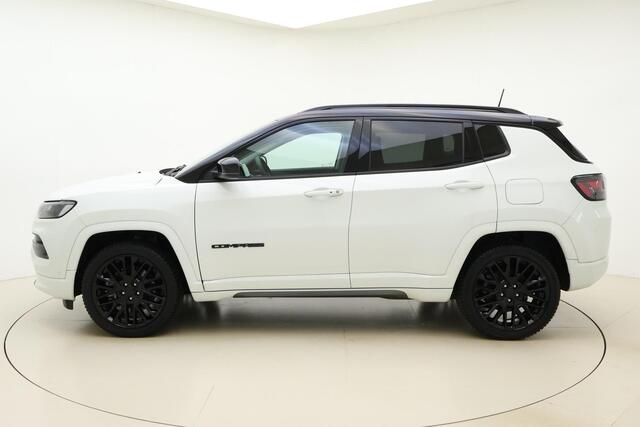 Jeep COMPASS 4xe 240 Plug-in Hybrid Electric S Automaat | Navigatie | Lederen bekleding | Camera | Keyless | Zwart dak | Dakrails | Lichtmetalen velgen black | Climate control