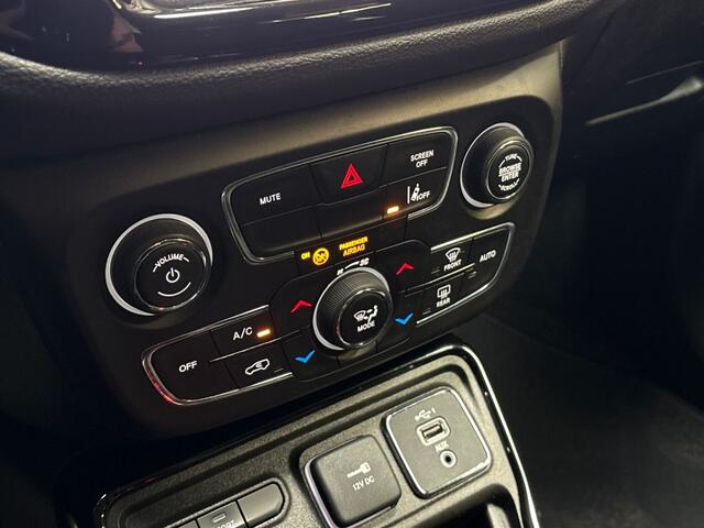 Jeep COMPASS 1.3T Night Eagle Sport 150Pk Automaat (APPLE CARPLAY, ZWART DAK, GROOT NAVI, CAMERA, GETINT GLAS, LEDER, SPORTSTOELEN, LM VELGEN, ELEK PAKKET, NIEUWSTAAT)