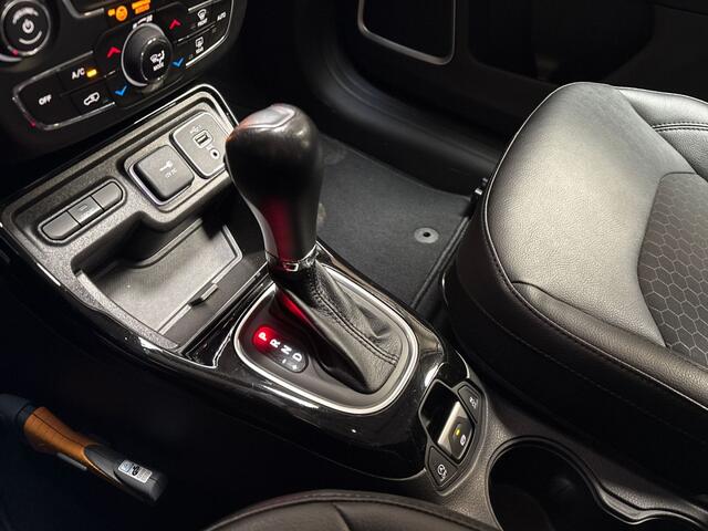 Jeep COMPASS 1.3T Night Eagle Sport 150Pk Automaat (APPLE CARPLAY, ZWART DAK, GROOT NAVI, CAMERA, GETINT GLAS, LEDER, SPORTSTOELEN, LM VELGEN, ELEK PAKKET, NIEUWSTAAT)