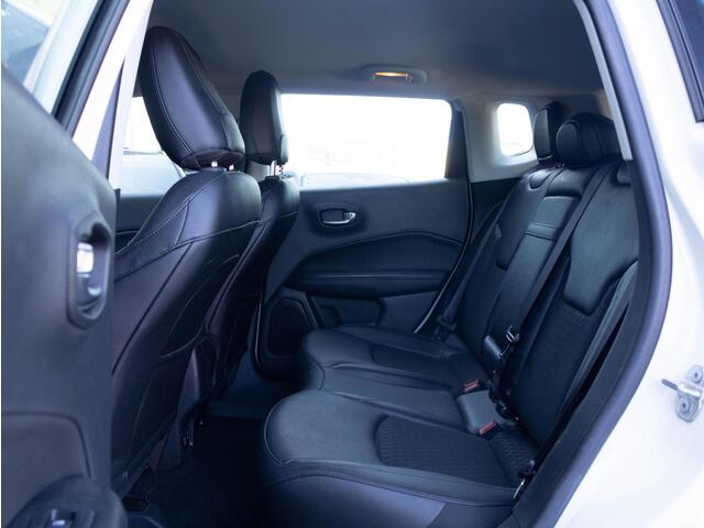 Jeep COMPASS 1.3T Night Eagle Liberty Edition | Trekhaak | Achterruitrij camera | Navi | Apple Carplay |