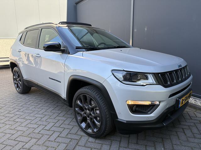 Jeep COMPASS 4xe 240 Plug-in Hybrid Electric Trailhawk Airco - Schuif/kanteldak - Achteruitrijcamera - Apple carplay - Parkeersensoren - Navigatie - Oplaadmogelijkheid - Lederen bekleding - Cruise control - Dakrails - Led verlichting - Elektrische ramen - Bluetooth -