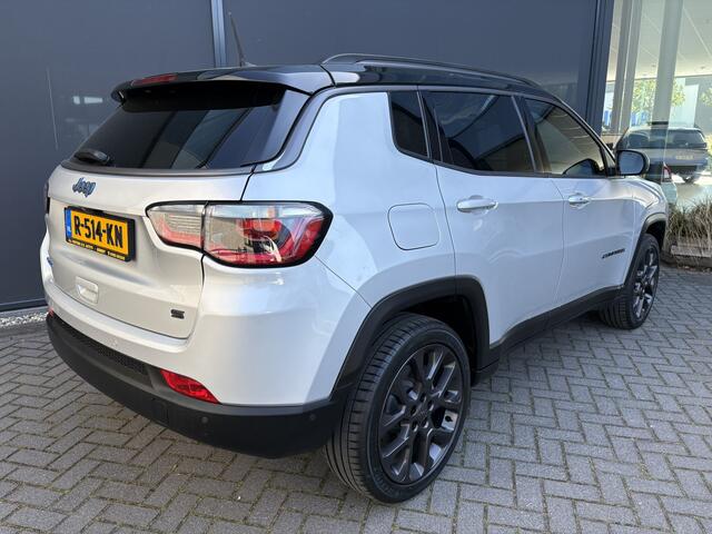 Jeep COMPASS 4xe 240 Plug-in Hybrid Electric Trailhawk Airco - Schuif/kanteldak - Achteruitrijcamera - Apple carplay - Parkeersensoren - Navigatie - Oplaadmogelijkheid - Lederen bekleding - Cruise control - Dakrails - Led verlichting - Elektrische ramen - Bluetooth -