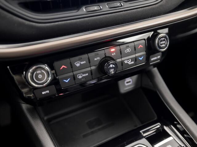 Jeep COMPASS 4xe 240 Plug-in Hybrid Electric Sport 240Pk Automaat (VIRTUAL COCKPIT, APPLE CARPLAY, GROOT NAVI, KEYLESS, CAMERA, SPORTSTOELEN, LEDER, GETINT GLAS, ADAPTIVE CRUISE, NIEUWSTAAT)