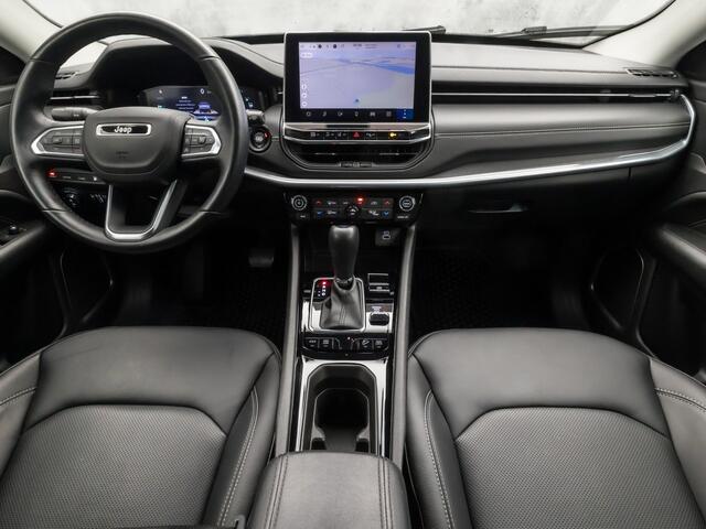 Jeep COMPASS 4xe 240 Plug-in Hybrid Electric 80th Anniversary 240Pk Automaat (VIRTUAL COCKPIT, APPLE CARPLAY, STUUR/STOELVERWARMING, CAMERA, LEDER, SPORTSTOELEN, TREKHAAK, GETINT GLAS, ADAPTIVE CRUISE, NIEUWSTAAT)