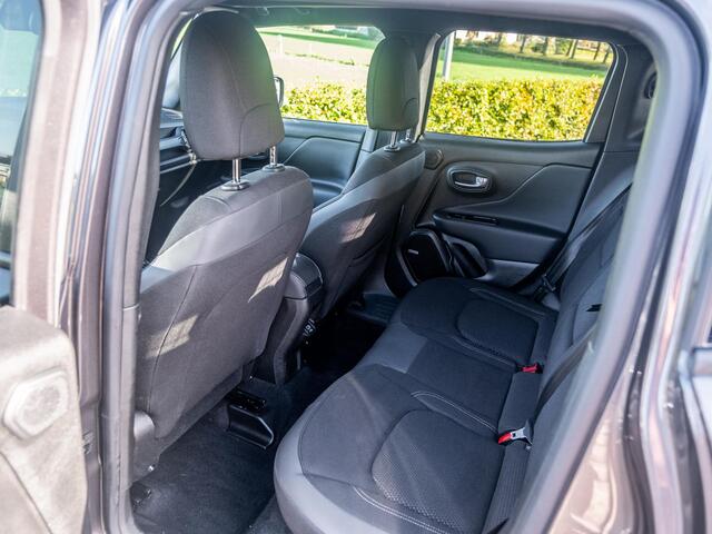 Jeep RENEGADE 1.3T-GDI 4XE Aut Limited | Panorama schuifdak | Kenwood Surround | 19" LM |Navi | ParkAssist | LaneAssist | Stoelverw + stuurverw | Led | Camera | CarPlay | 43829km