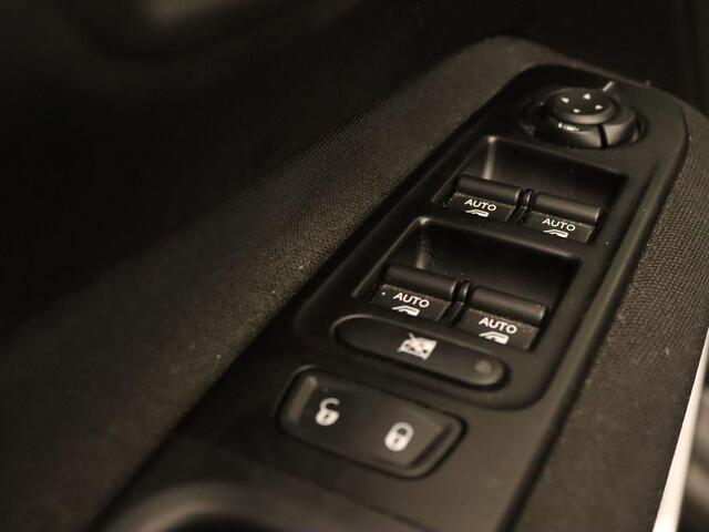 Jeep RENEGADE 1.3T DDCT Longitude - ORIGINEEL NEDERLANDSE AUTO - VASTE BRINK TREKHAAK - TREKGEWICHT 1450 KG - AFKOMSTIG VAN 2E EIGENAAR - KEYLESS START - LENDESTEUN BESTUURDERSSTOEL - CLIMATE CONTROL - DAB AUDIO - CRUISE CONTROL - PARKEERSENSOREN ACHTER -