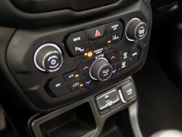 Jeep RENEGADE 1.0T S (PANORAMADAK, APPLE CARPLAY, CLIMATE, GETINT GLAS, KEYLESS, SPORTSTOELEN, LM VELGEN, PARKEERSENSOREN, CRUISE, NIEUWSTAAT)