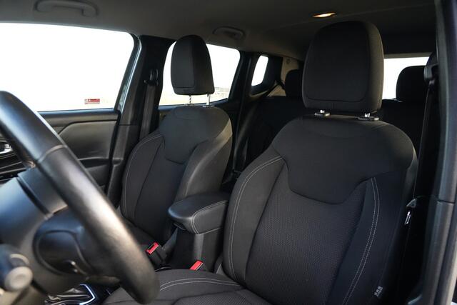 Jeep RENEGADE 4xe 240 Plug-in Hybrid Electric S 240pk Navigatie/Stoelverwarming/Camera