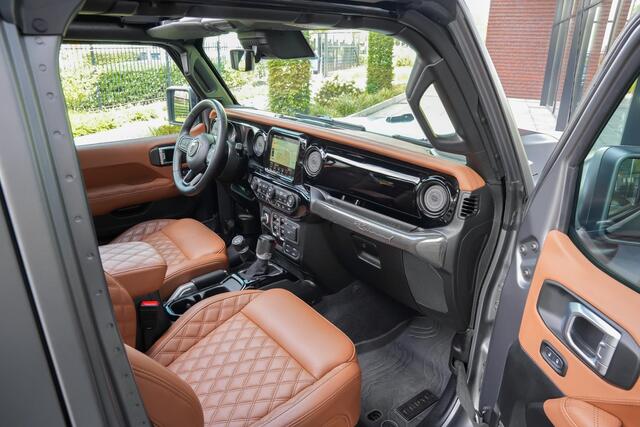Jeep WRANGLER Unlimited BRUTE Richmond BRUTE Richmond 4x e 380 Sahara |sky view|elek. treeplanken|vintage leather|performance seats|performance uitlaat|individual satin matt|performance pack|parkeercamera|22" lichtmetalen velgen|