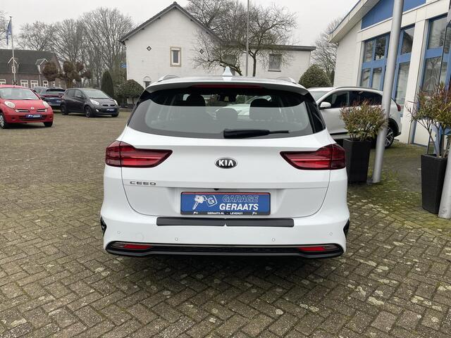 KIA CEE D Ceed Sportswagon 1.4 T-GDi DynamicLine | Navigatie, Apple carplay/Android auto, Cruise control, Parkeersensoren + Camera, Licht en regen sensoren