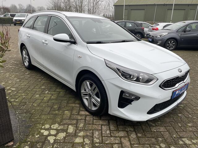 KIA CEE D Ceed Sportswagon 1.4 T-GDi DynamicLine | Navigatie, Apple carplay/Android auto, Cruise control, Parkeersensoren + Camera, Licht en regen sensoren