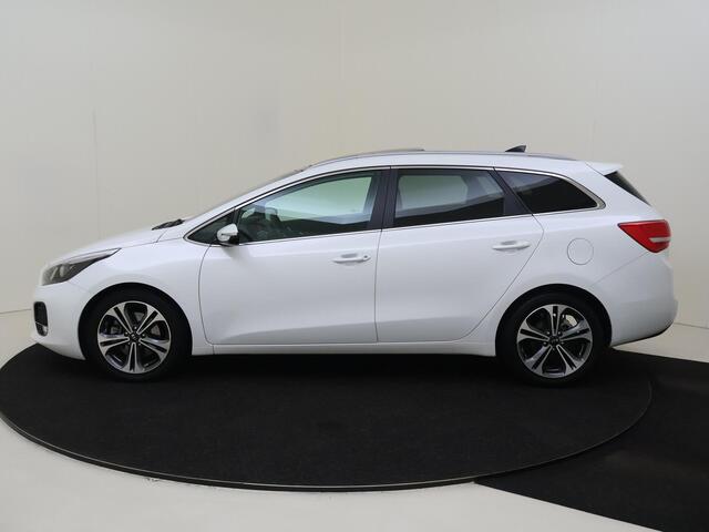 KIA CEE D cee'd Sportswagon 1.0 T-GDi GT-Line Summer Edition | Navigatie | Schuif-Kantel Dak | Parkeersensoren Achter | Achteruirijcamera | Climate Control | Privacy Glass | Cruise Control | Stoelverwarming |
