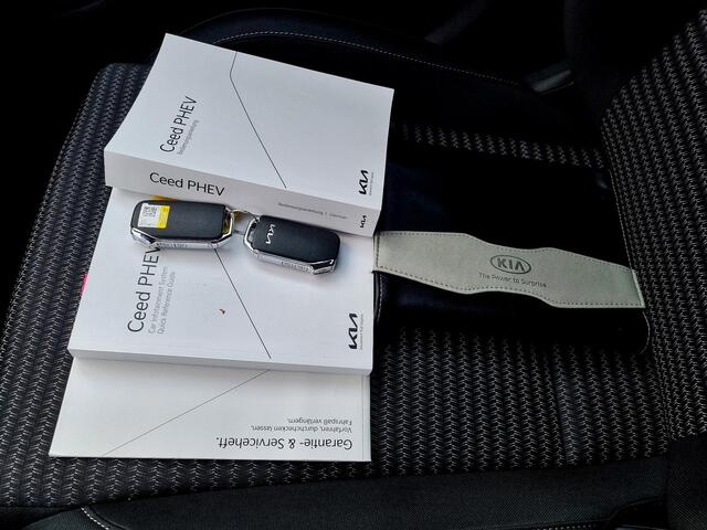 KIA CEE D Ceed Sportswagon 1.6 GDI PHEV DynamicLine Automaat / Fabrieksgarantie tot 17-11-2028 / Navigatie via Android Auto/Apple Carplay / Camera / Cruise Control Adaptief / Stoelverwarming / Stuurverwarming