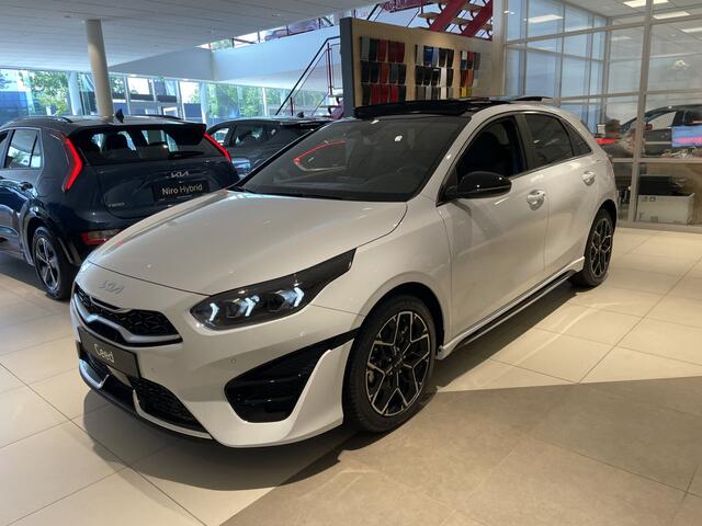 KIA CEE D Ceed 1.5 T-GDi GT-Line // Automaat DCT7 // Panorama Schuifdak Nieuwe Auto // GT Line Automaat // Full Options // Direct Leverbaar !! bel 0492-588951 info Roel 0492-588951