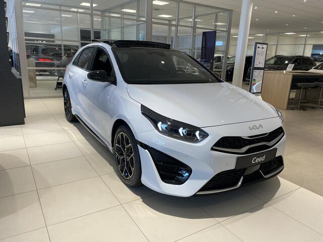 KIA CEE D Ceed 1.5 T-GDi GT-Line // Automaat DCT7 // Panorama Schuifdak Nieuwe Auto // GT Line Automaat // Full Options // Direct Leverbaar !! bel 0492-588951 info Roel 0492-588951