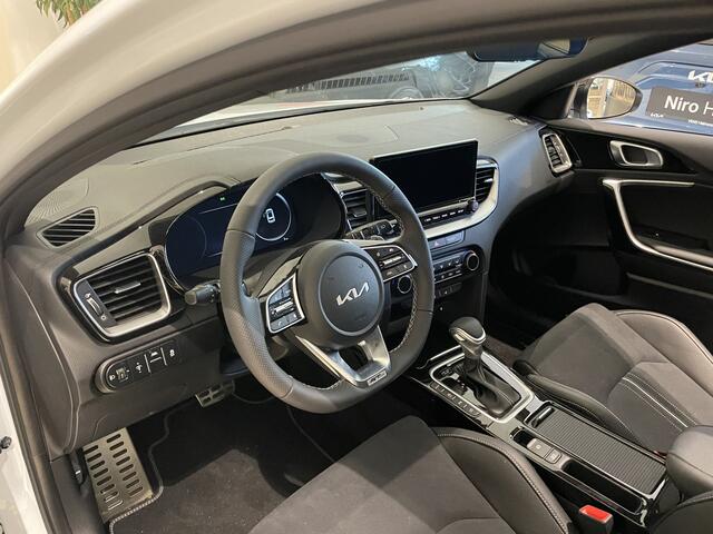 KIA CEE D Ceed 1.5 T-GDi GT-Line // Automaat DCT7 // Panorama Schuifdak Nieuwe Auto // GT Line Automaat // Full Options // Direct Leverbaar !! bel 0492-588951 info Roel 0492-588951