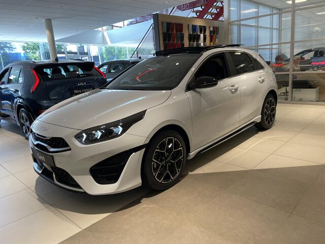 KIA CEE D Ceed 1.5 T-GDi GT-Line // Automaat DCT7 // Panorama Schuifdak Nieuwe Auto // GT Line Automaat // Full Options // Direct Leverbaar !! bel 0492-588951 info Roel 0492-588951