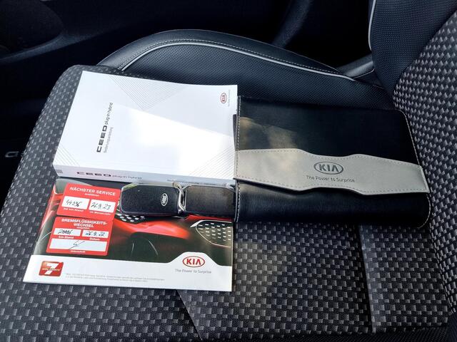 KIA CEE D Ceed Sportswagon 1.6 GDI PHEV DynamicPlusLine Automaat / Elektrische Achterklep / Camera / Navigatie / Stoelverwarming
