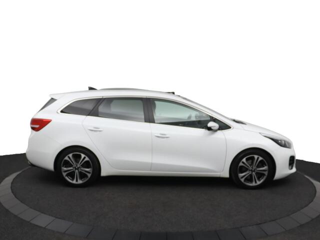 KIA CEE D cee'd Sportswagon 1.0 T-GDi GT-Line Summer Edition - Schuif-/kanteldak - Trekhaak - Cruise Control - Airco - Navigatie - 12 maanden Bovag garantie