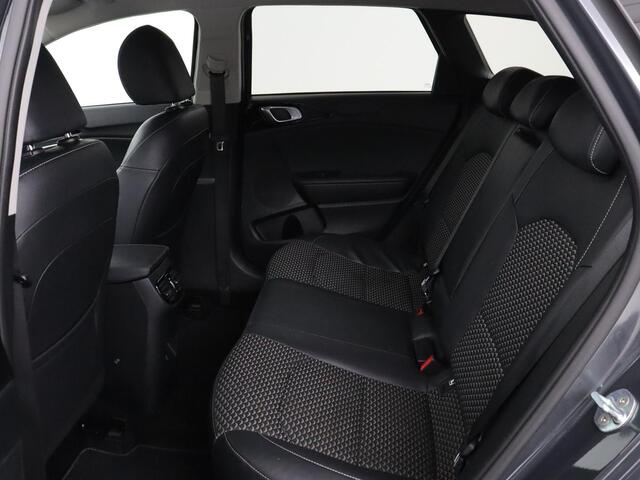 KIA CEE D Ceed 1.0 T-GDi DynamicPlusLine | Stoel & stuurverwarming | Trekhaak | Adaptive cruise | Camera | Half leder | Keyless | Full LED | Carplay | Navigatie | Climate control | Parkeerhulp